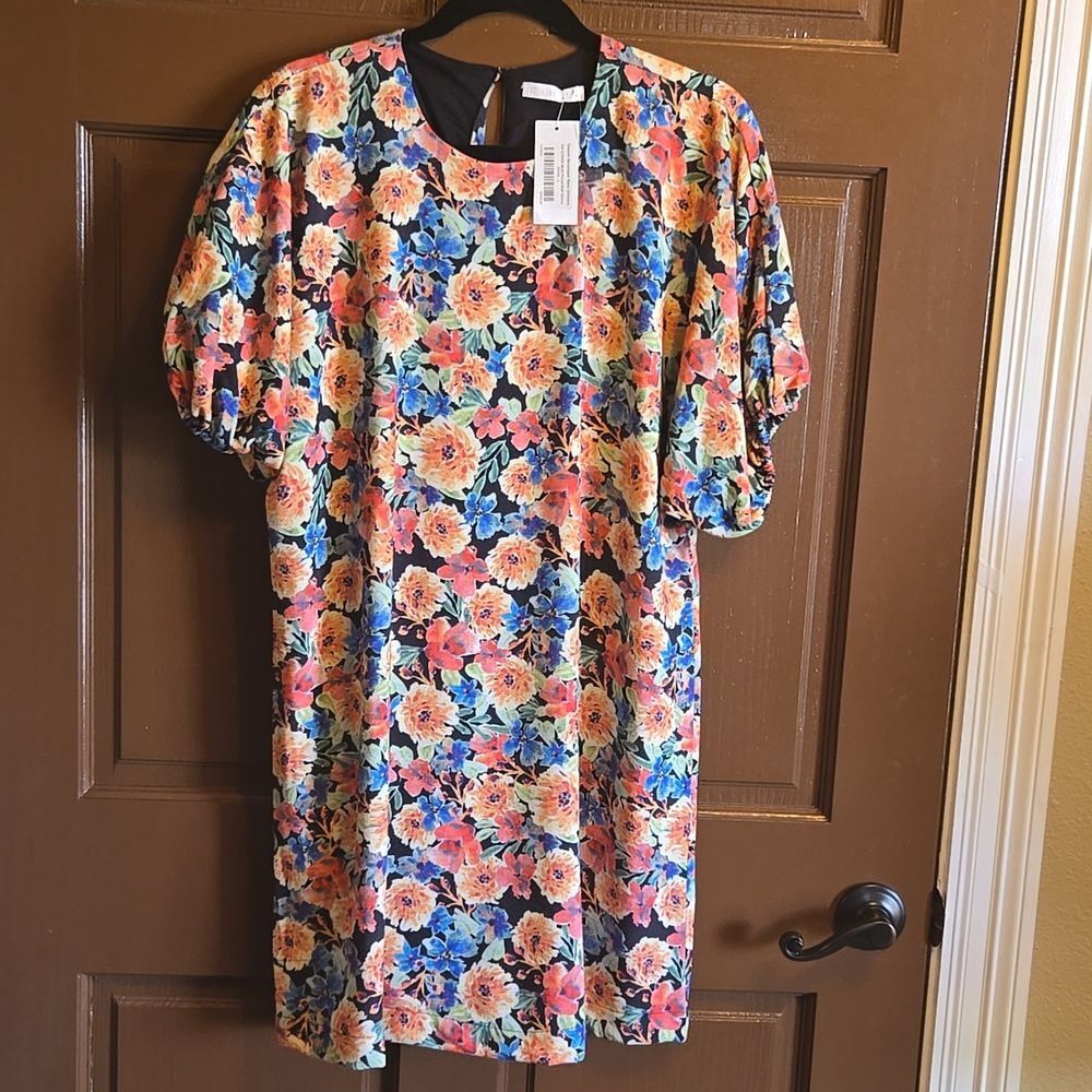 Karlie-Blk floral print short sleeved sheath dress Sz L NWT.